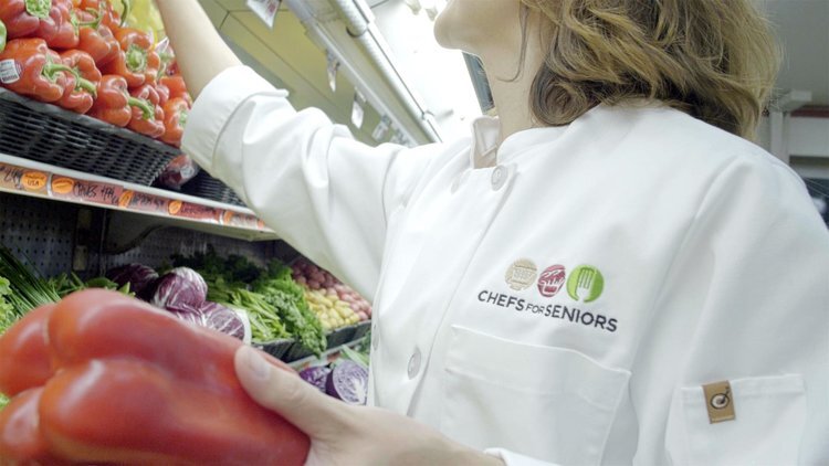 Your personal chef will buy fresh ingredients at a local grocery store just before coming to your home.