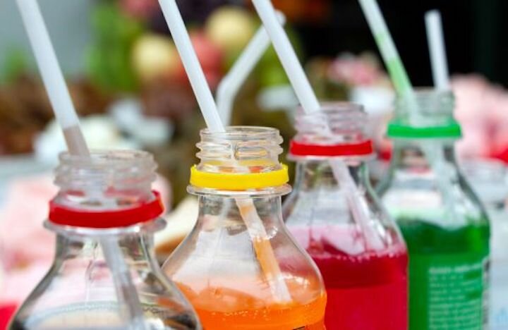 Sodas and fruit juices often contain artificial colors and flavorings that can have negative impacts on our health if consumed on a regular basis.